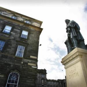 Parliament Sq apt 10  Royal mile