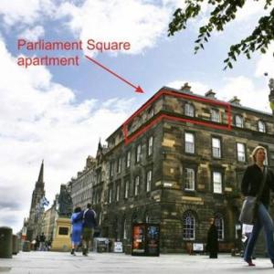 Parliament Sq apt 15 Royal mile