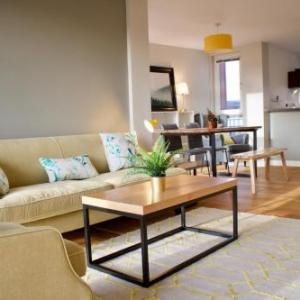 2 Bedroom Apartment with Free Parking Sleeps 4 Edinburgh 
