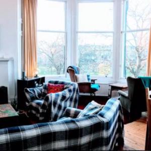 Traditional apartment over the Meadows Sleeps 10 Edinburgh