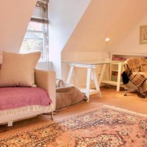 1 Bedroom Studio in Edinburgh Sleeps 2 Edinburgh