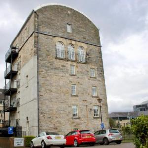 2 Bedroom Flat In Converted Distillery In Edinburgh