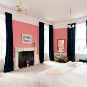 363 Spacious 3 bedroom 18th century property in the city centre Edinburgh
