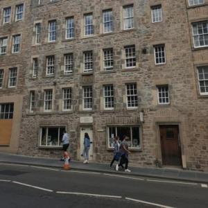 Canongate - Spacious and historic 2 bed flat on Royal Mile