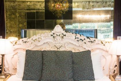 Le Monde Hotel - image 11