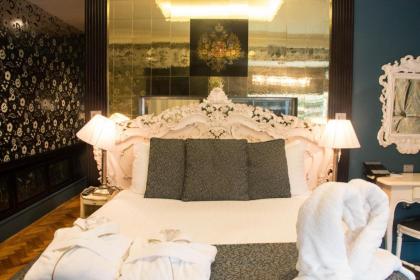 Le Monde Hotel - image 12