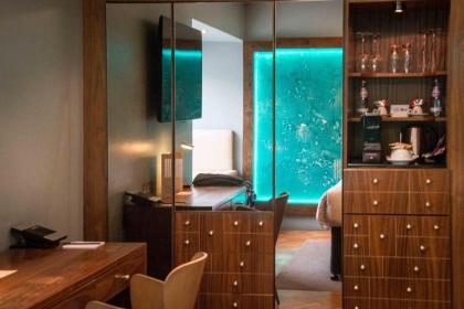 Le Monde Hotel - image 17
