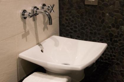 Le Monde Hotel - image 2