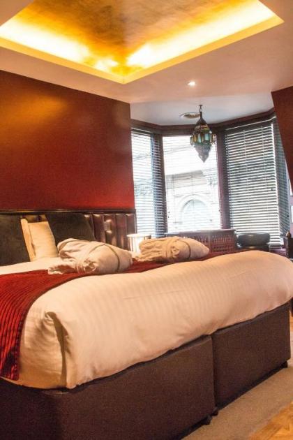 Le Monde Hotel - image 20