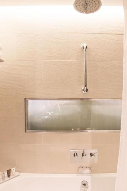 Le Monde Hotel - image 4