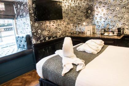 Le Monde Hotel - image 7