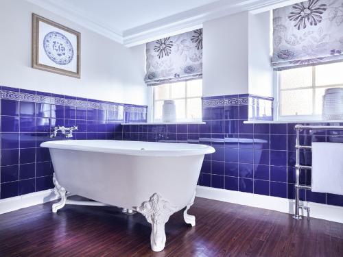 The Edinburgh Residence - image 7