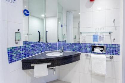 Holiday Inn Express Edinburgh – Royal Mile - image 17