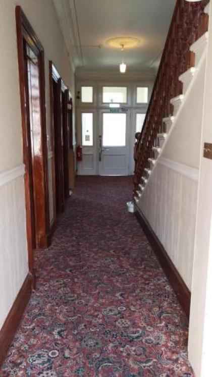 Edinburgh House Hotel - image 11