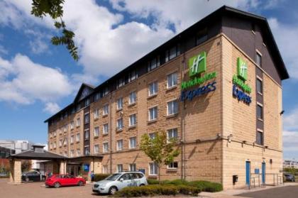 Holiday Inn Express Edinburgh - Leith Waterfront - image 1