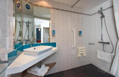 Holiday Inn Express Edinburgh - Leith Waterfront - image 14