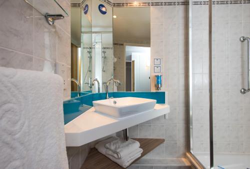 Holiday Inn Express Edinburgh - Leith Waterfront - image 3