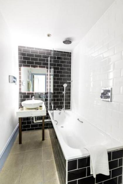Cairn Hotel & Apartments - image 18