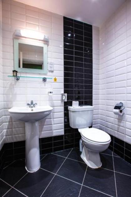 Cairn Hotel & Apartments - image 19
