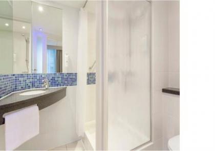 Holiday Inn Express Edinburgh City Centre - image 11