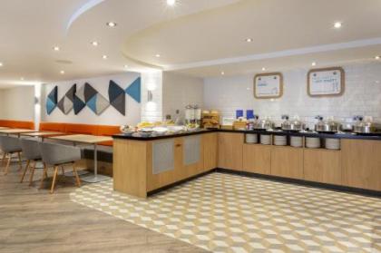 Holiday Inn Express Edinburgh City Centre - image 12