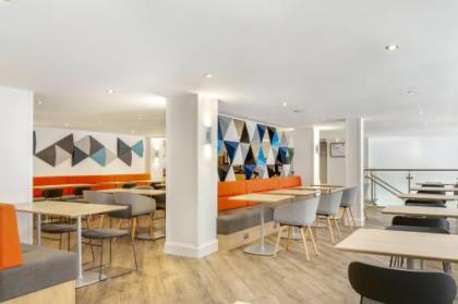 Holiday Inn Express Edinburgh City Centre - image 13