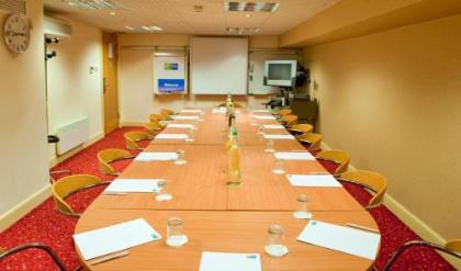 Holiday Inn Express Edinburgh City Centre - image 17