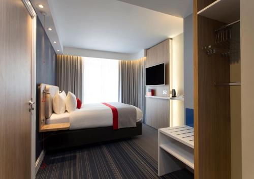Holiday Inn Express Edinburgh City Centre - image 5