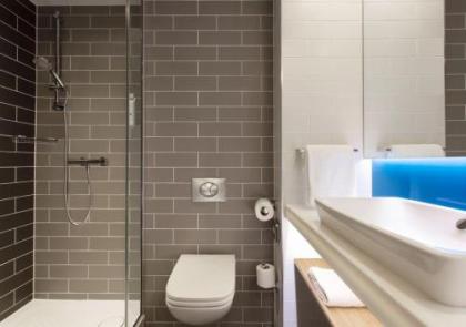 Holiday Inn Express Edinburgh City Centre - image 7