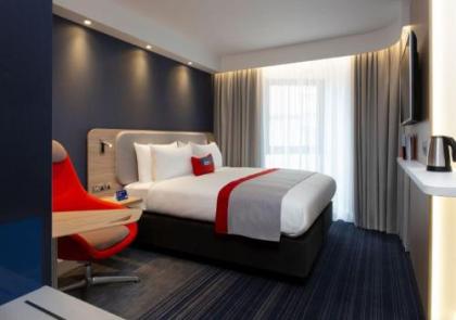 Holiday Inn Express Edinburgh City Centre - image 8