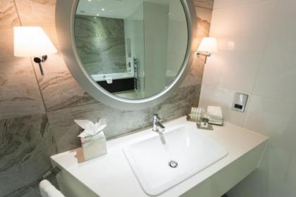 DoubleTree By Hilton Hotel Edinburgh City Centre - image 13