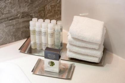 DoubleTree By Hilton Hotel Edinburgh City Centre - image 14