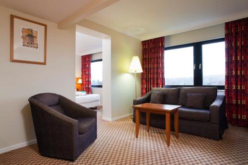 Holiday Inn Express Edinburgh City West - image 3