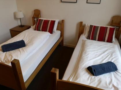 Edinburgh Central Accommodation - image 17