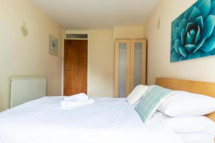 EDINBURGH CITY CENTRE AISHIA/SAKINA APARTMENT - image 12