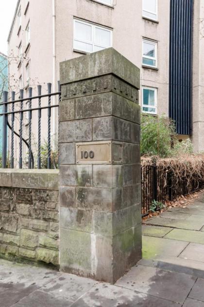 EDINBURGH CITY CENTRE AISHIA/SAKINA APARTMENT - image 13