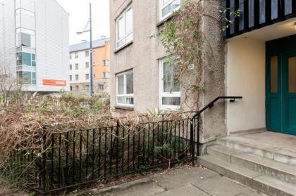 EDINBURGH CITY CENTRE AISHIA/SAKINA APARTMENT - image 17