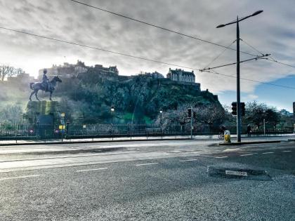 EDINBURGH CITY CENTRE AISHIA/SAKINA APARTMENT - image 18
