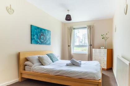 EDINBURGH CITY CENTRE AISHIA/SAKINA APARTMENT - image 7