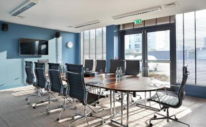 Village Hotel Edinburgh - image 2