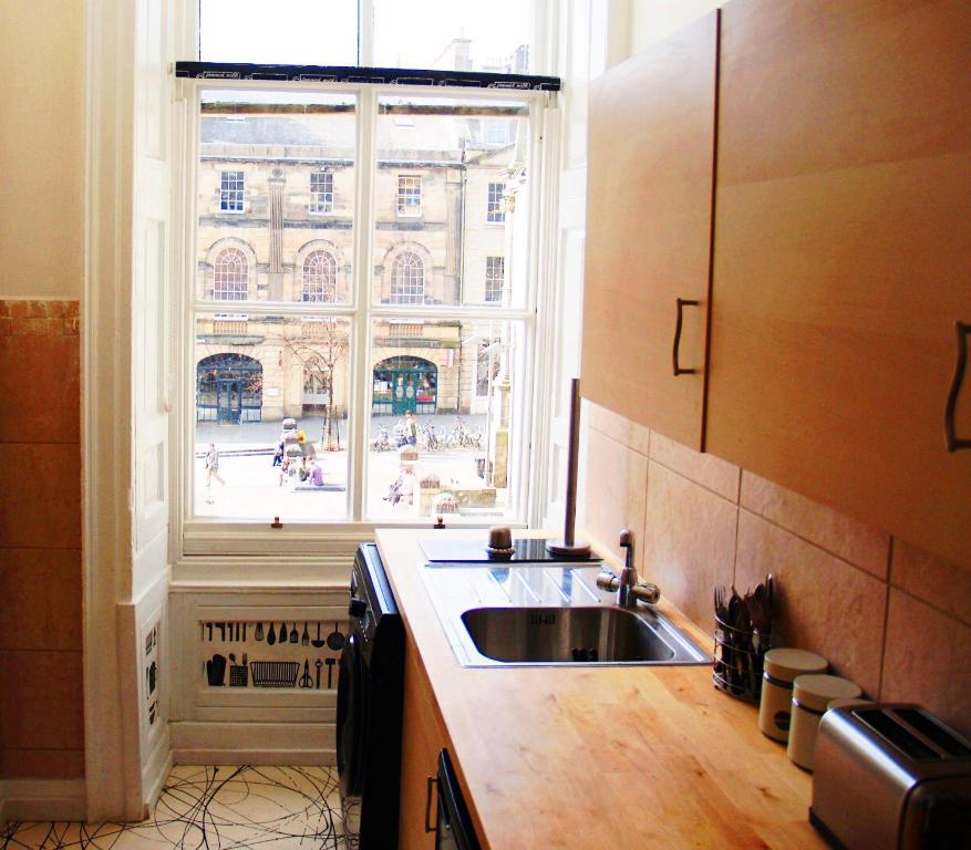 Niddry Street Apartments Edinburgh - image 7
