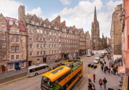 Ladystairs 1 Royal Mile - image 1