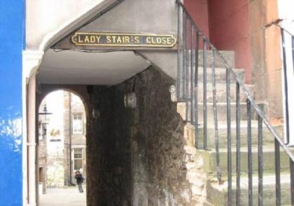 Ladystairs 1 Royal Mile - image 3