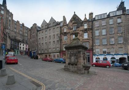 Edmonstone Suite Old Town - image 11