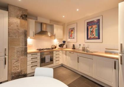 Edmonstone Suite Old Town - image 12