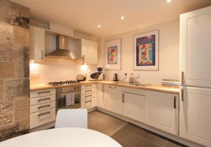 Edmonstone Suite Old Town - image 17