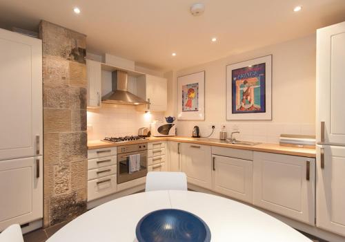 Edmonstone Suite Old Town - image 3