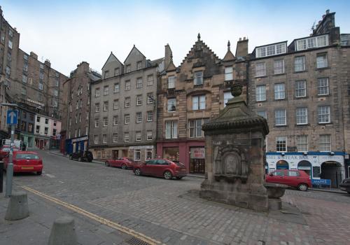 Edmonstone Suite Old Town - image 7