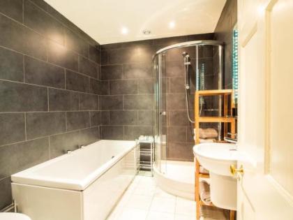 Six Brunton Place - image 12