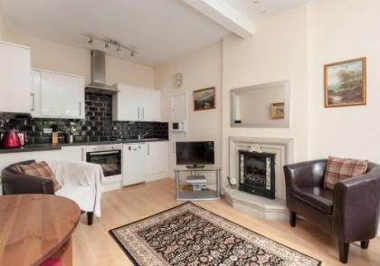 The Portsburgh Square Residence - image 1